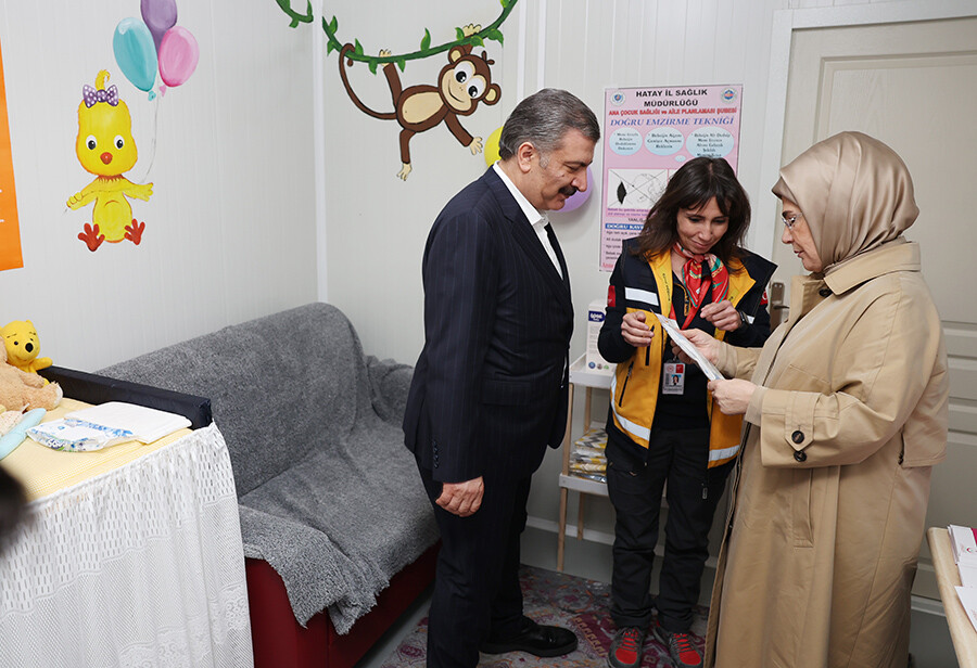 Emine Erdoğan, Hatay'da depremzedelerle bir araya geldi