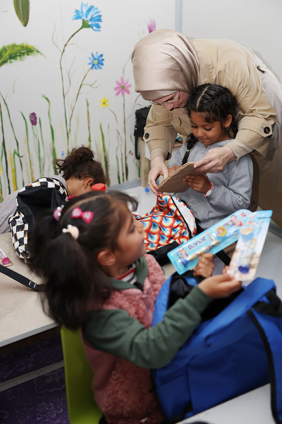 Emine Erdoğan, Hatay'da depremzedelerle bir araya geldi