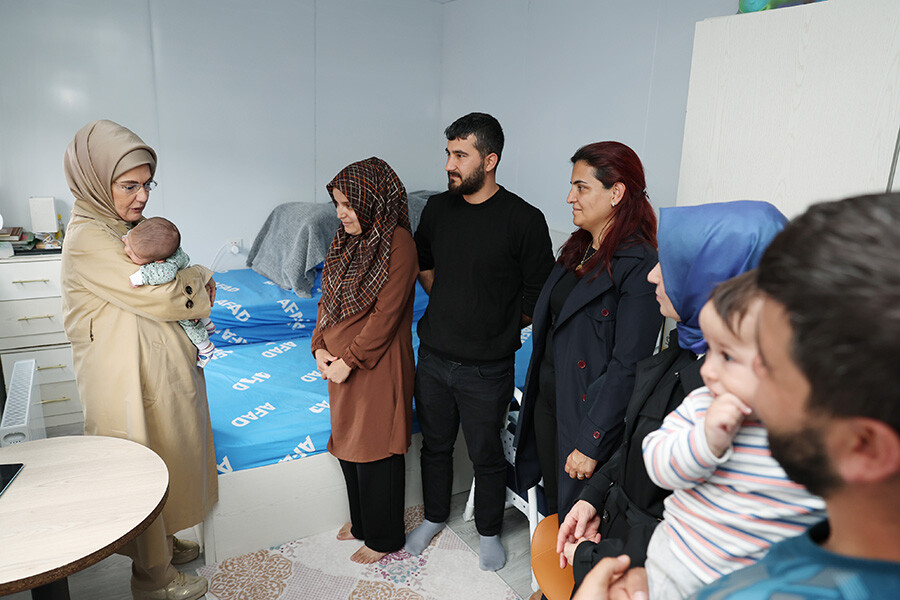 Emine Erdoğan, Hatay'da depremzedelerle bir araya geldi