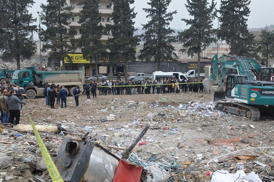 Depremin 49. gününde bir kadının cesedi enkazdan çıkarıldı Depremin 49. gününde bir kadının cesedi enkazdan çıkarıldı