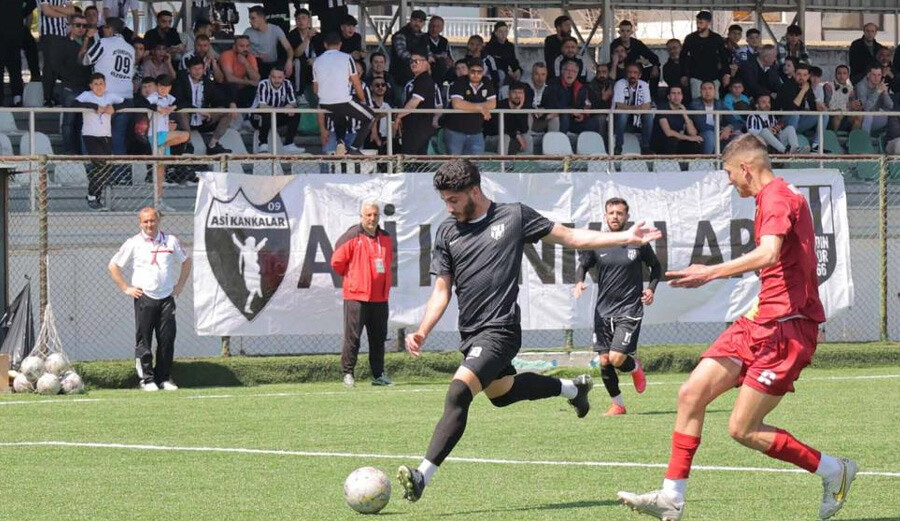 Şampiyon Aydınspor kupasına Atça Belediyespor'u 11-1 yendiği maçtan sonra kavuştu Şampiyon Aydınspor kupasına Atça Belediyespor'u 11-1 yendiği maçtan sonra kavuştu