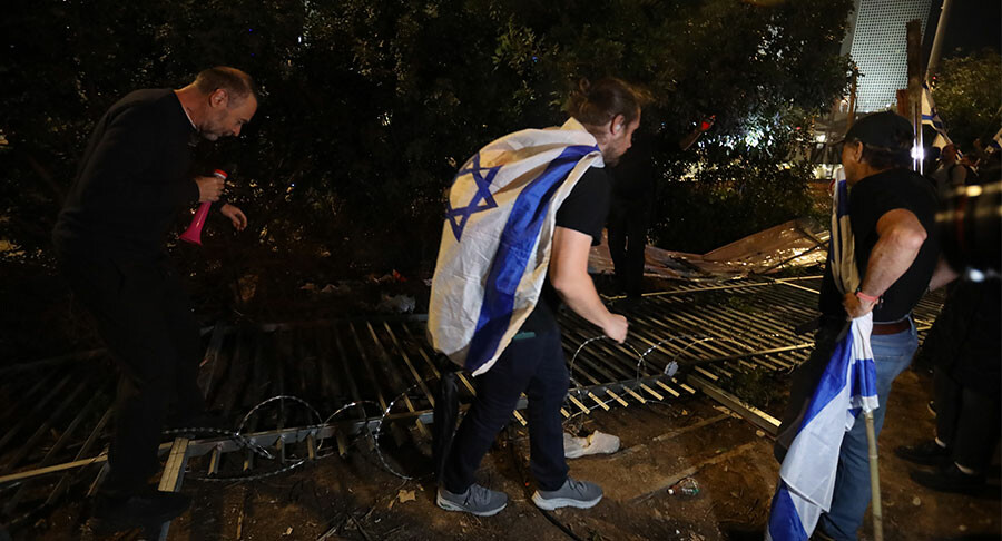 İsrail'de protestolar 12. haftasında! Binlerce kişi meydanlara indi İsrail'de protestolar 12. haftasında! Binlerce kişi meydanlara indi