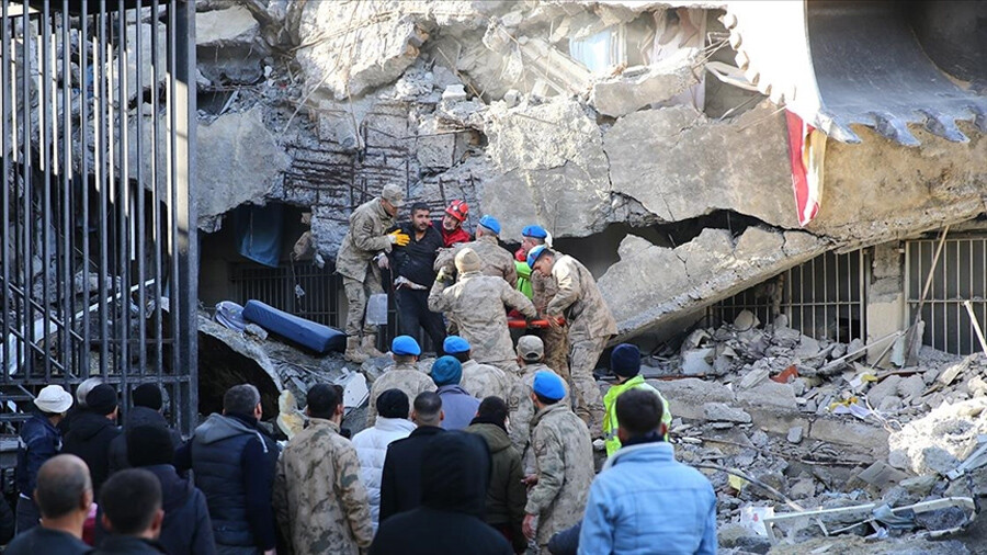 Jandarma ilk günden afetzedenin yanında Jandarma ilk günden afetzedenin yanında