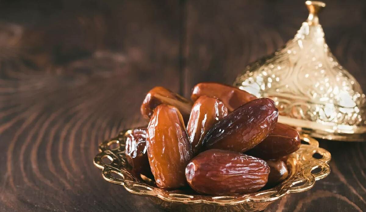 İki şifa kaynağı birleşirse ne olur? Bundan sonra hurmayı böyle tüketeceksiniz!