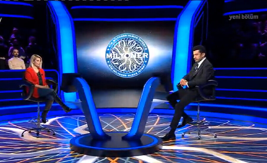 Howard üniversitesi 1999'da yapılan bir deneyde katılanlardaan bir video video kaydındaki top oynayanların paslaşmalarını saymaları istenmiş bu sırada ekrana giren hangi kostümlü kişidir? Howard üniversitesi 1999'da yapılan bir deneyde katılanlardaan bir video video kaydındaki top oynayanların paslaşmalarını saymaları istenmiş bu sırada ekrana giren hangi kostümlü kişidir?