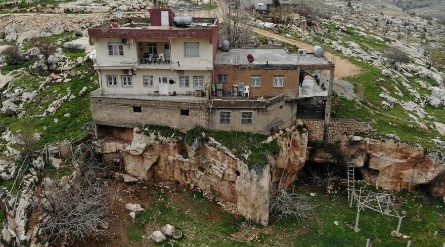 Mardin’de bir garip bina: 2+1 mağarayı gören şaşkına dönüyor