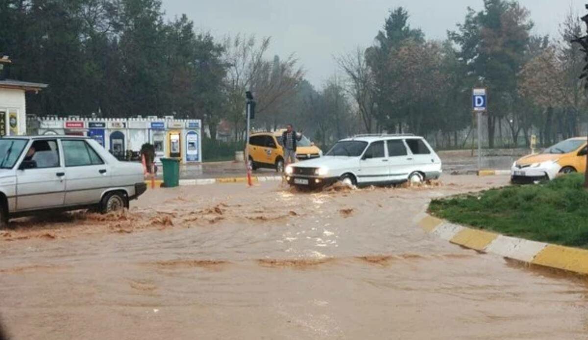 Sahte vali hesap açıp, okulları tatil etti