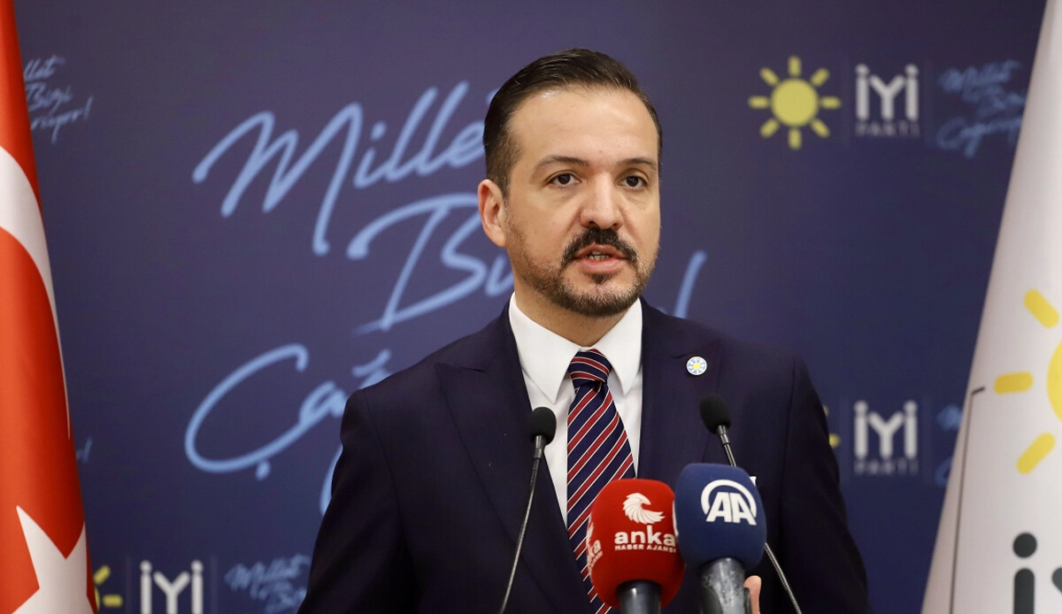 Sözcü Zorlu duyurdu: İYİ Parti, Cumhurbaşkanı Erdoğan'ın adaylığına itiraz edecek Sözcü Zorlu duyurdu: İYİ Parti, Cumhurbaşkanı Erdoğan'ın adaylığına itiraz edecek
