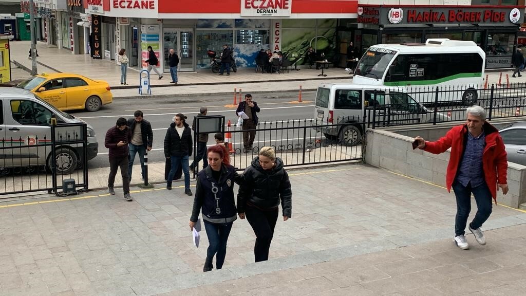 'Sahte doktor' Ayşe Özkiraz'a tahliye kararı 'Sahte doktor' Ayşe Özkiraz'a tahliye kararı
