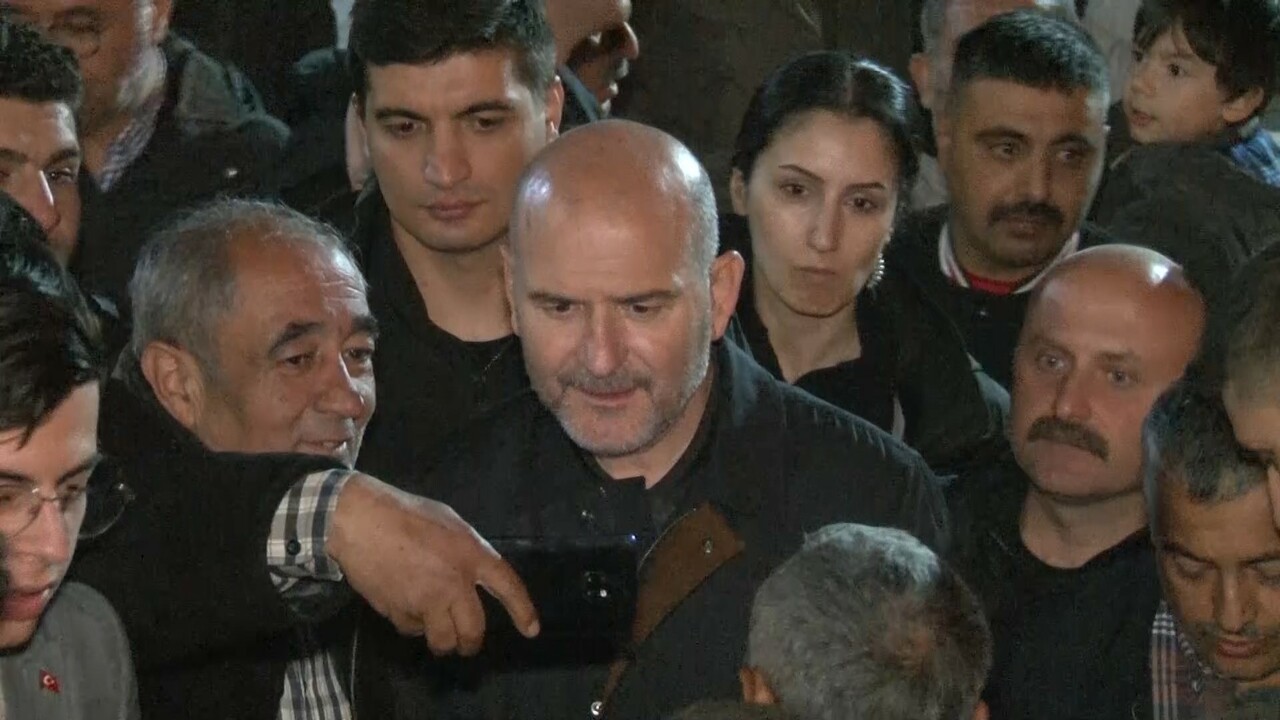 Bakan Soylu depremzedelerle iftar açtı: Emeklerinden dolayı diyecek kelime bulamıyoruz