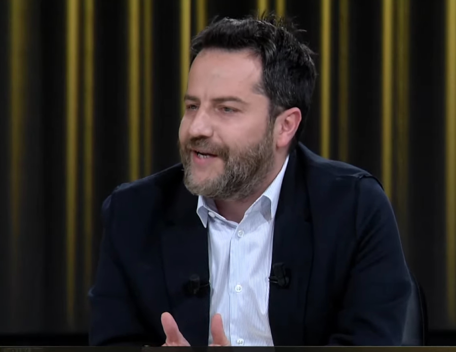 Erden Timur'dan olay hareket: Canlı yayında Fenerbahçe'nin belgelerini paylaştı