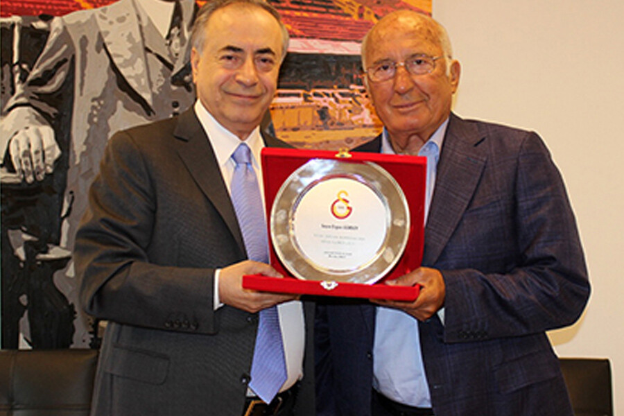 Ergun Gürsoy: Birisi gelir parayı götürür, birisi gelir borçları siler Ergun Gürsoy: Birisi gelir parayı götürür, birisi gelir borçları siler