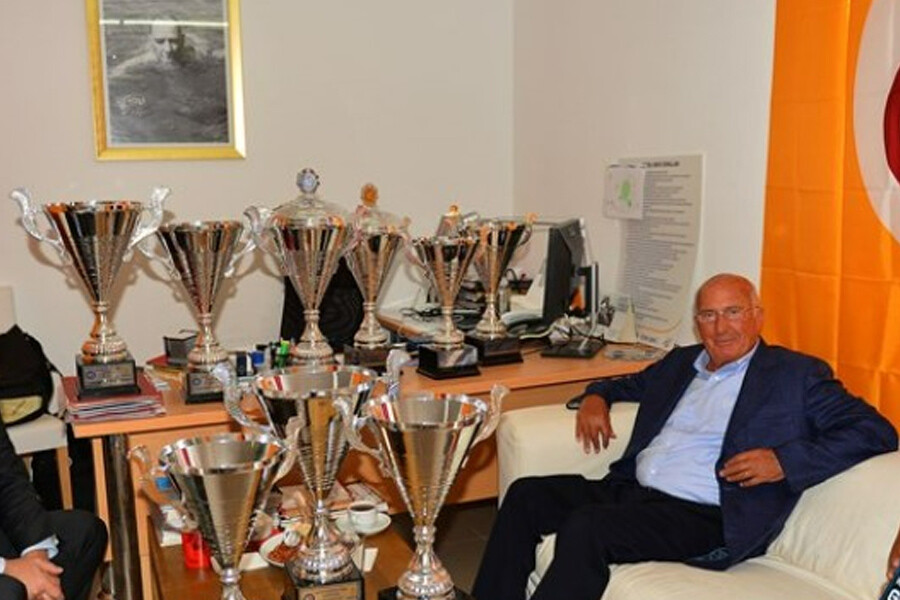 Ergun Gürsoy: Birisi gelir parayı götürür, birisi gelir borçları siler Ergun Gürsoy: Birisi gelir parayı götürür, birisi gelir borçları siler