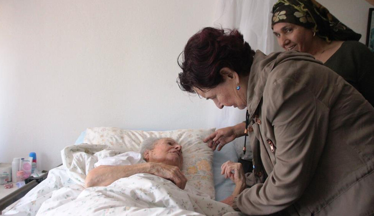 Fatma Girik&#039;in annesi hayatını kaybetti