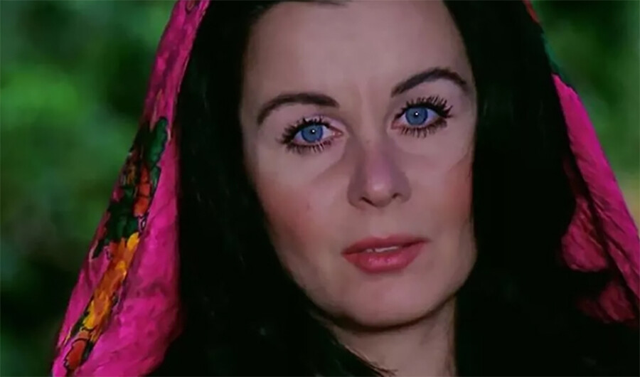 Fatma Girik'in annesi hayatını kaybetti