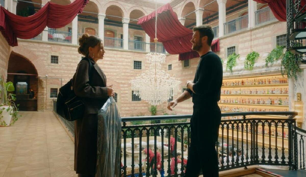 Herkes Aslan’ın taş binasına hayran kalmıştı: Aile dizisinin çekim mekanları ifşa oldu! Kıvanç Tatlıtuğ ile Serenay Sarıkaya sete oralarda girdi Herkes Aslan’ın taş binasına hayran kalmıştı: Aile dizisinin çekim mekanları ifşa oldu! Kıvanç Tatlıtuğ ile Serenay Sarıkaya sete oralarda girdi