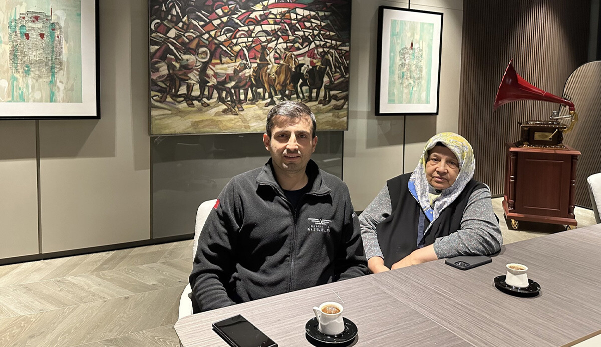 Selçuk Bayraktar'dan duygulandıran paylaşım: 40 yıllık hatırı varmış, ruhu şad olsun Selçuk Bayraktar'dan duygulandıran paylaşım: 40 yıllık hatırı varmış, ruhu şad olsun