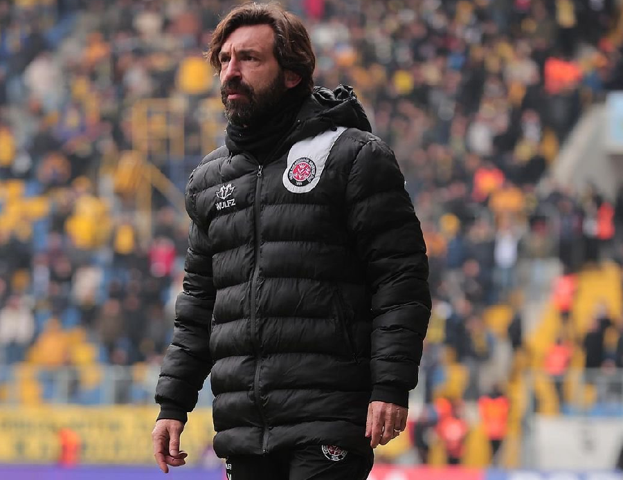 Resmi teklif basına sızdı: Pirlo Süper Lig devine hoca oluyor Resmi teklif basına sızdı: Pirlo Süper Lig devine hoca oluyor