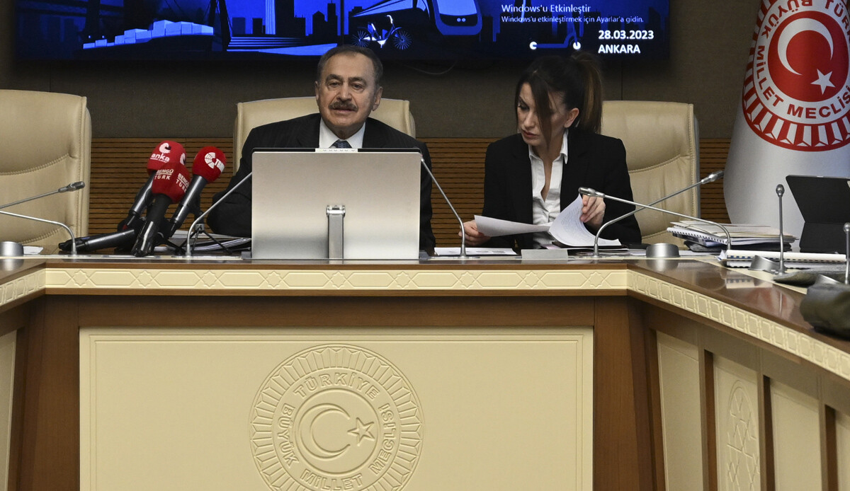 Veysel Eroğlu: Depremi göze alarak şebeke boruları yenilenmeli