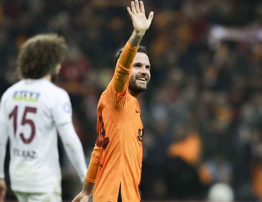 Galatasaray'da beklenen ayrılık gerçekleşiyor! Milli oyuncunun transferi Avrupa'da gündem olmuştu