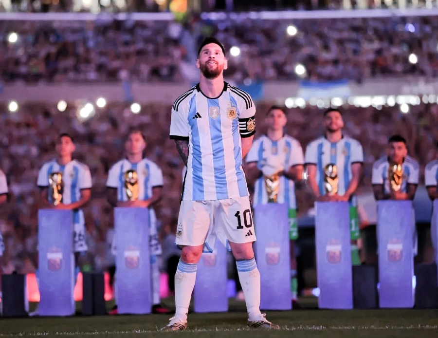 Lionel Messi rekorlara doymuyor! Arjantinli yıldız yeni bir hayalini daha gerçekleştirdi Lionel Messi rekorlara doymuyor! Arjantinli yıldız yeni bir hayalini daha gerçekleştirdi