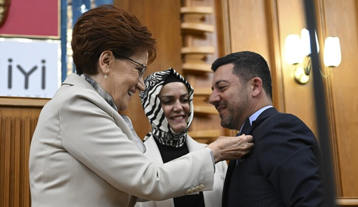 Eski AK Partili Rasim Arı, İYİ Parti’ye katıldı, rozetini Akşener taktı Eski AK Partili Rasim Arı, İYİ Parti’ye katıldı, rozetini Akşener taktı