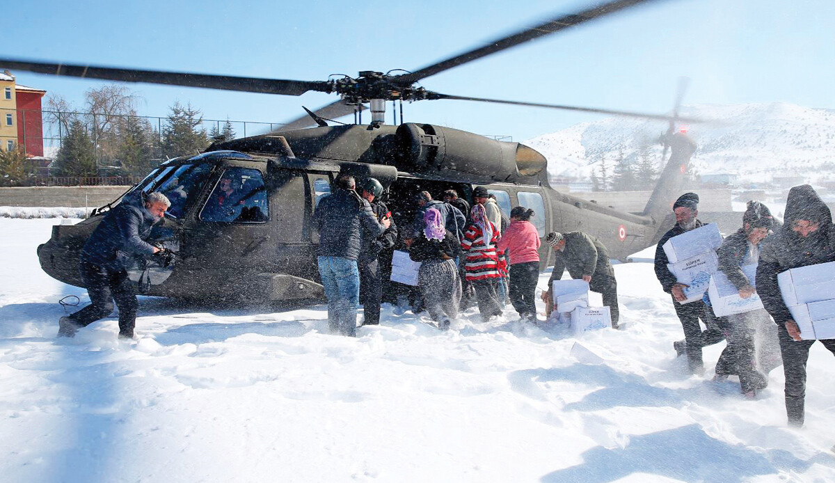 Ölüm emriyle uçtular: Deprem gecesi 10 pilot canı pahasına bölgeye gitmiş