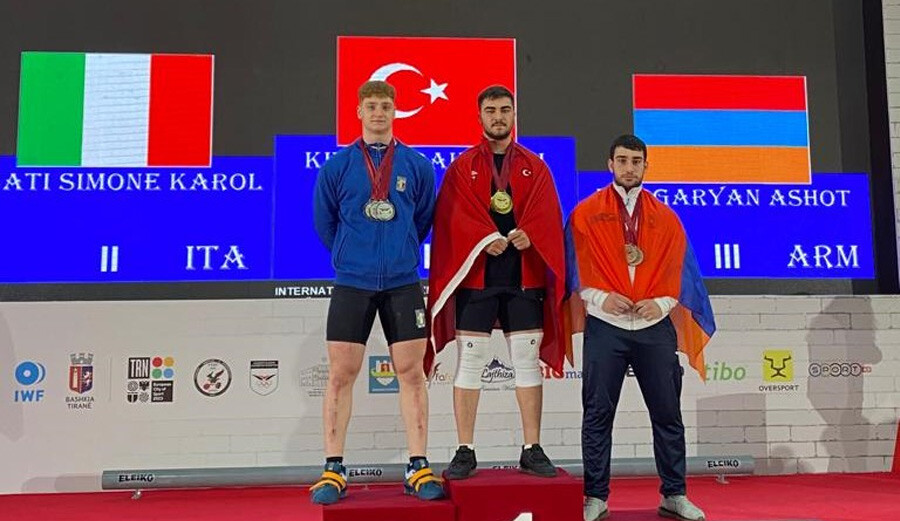 Milli halterci Sami Baki Kıymet 3 altın madalya kazanarak Dünya Şampiyonu oldu Milli halterci Sami Baki Kıymet 3 altın madalya kazanarak Dünya Şampiyonu oldu