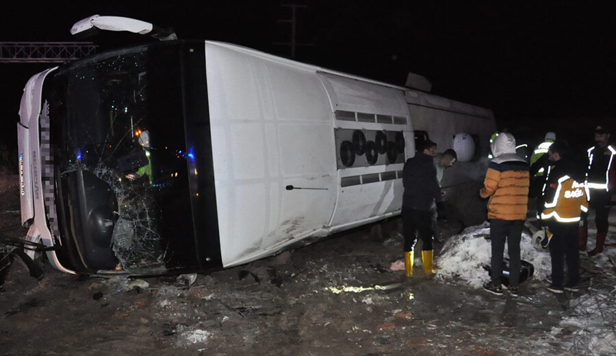 Son dakika! Yozgat ve Erzincan'da peş peşe yolcu otobüsü kazaları: Çok sayıda ölü ve yaralı var Son dakika! Yozgat ve Erzincan'da peş peşe yolcu otobüsü kazaları: Çok sayıda ölü ve yaralı var