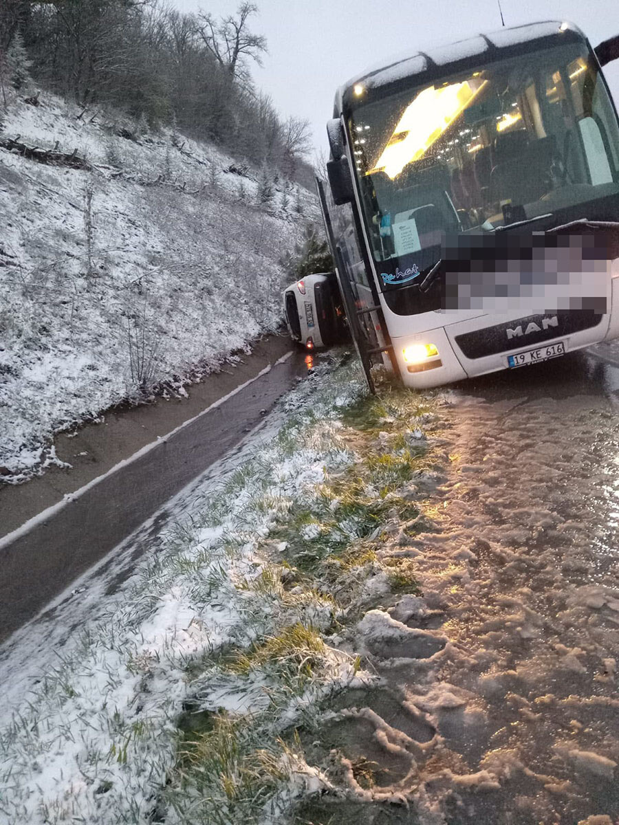 Samsun'da 11 araç birbirine girdi: 1'i ağır 17 yaralı var Samsun'da 11 araç birbirine girdi: 1'i ağır 17 yaralı var