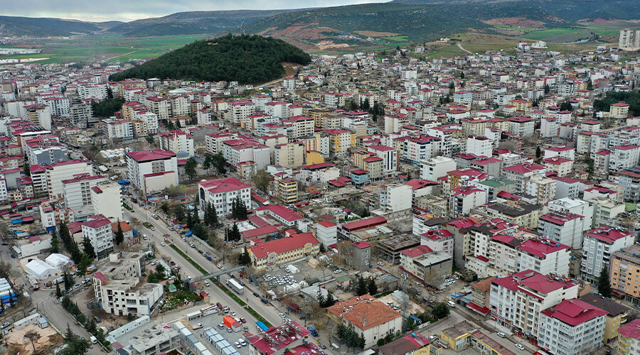 Depremin merkez üssünde normale dönüş: 370 esnaf kepenk açtı Depremin merkez üssünde normale dönüş: 370 esnaf kepenk açtı