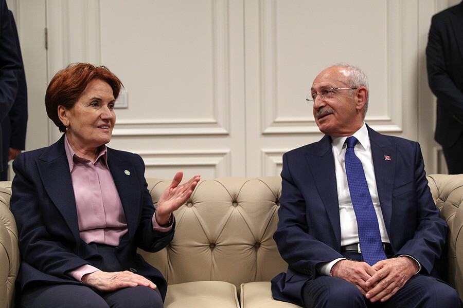 CHP lideri Kemal Kılıçdaroğlu, kurşunlanan İYİ Parti İstanbul İl Başkanlığı'nı ziyaret etti