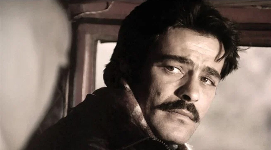 Usta oyuncuya teklif gitti: Kadir İnanır siyasete mi giriyor?