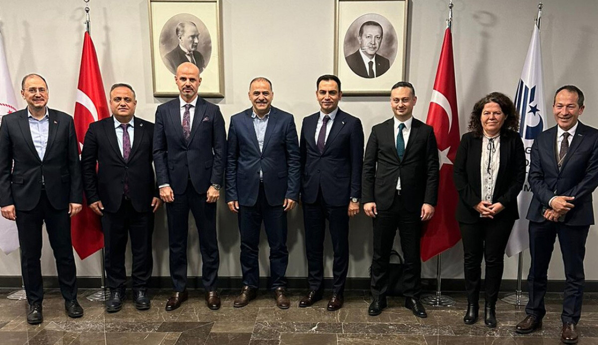 'Kargo ve kurye sektörü deprem bölgesine 1 milyar TL'nin üzerinde yardım yaptı' 'Kargo ve kurye sektörü deprem bölgesine 1 milyar TL'nin üzerinde yardım yaptı'