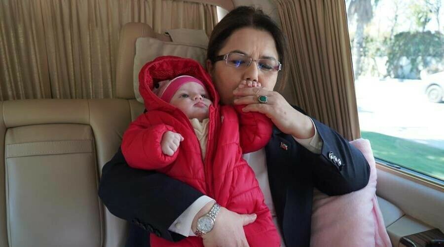 Gizem bebek 54 gün sonra annesine kavuştu Gizem bebek 54 gün sonra annesine kavuştu