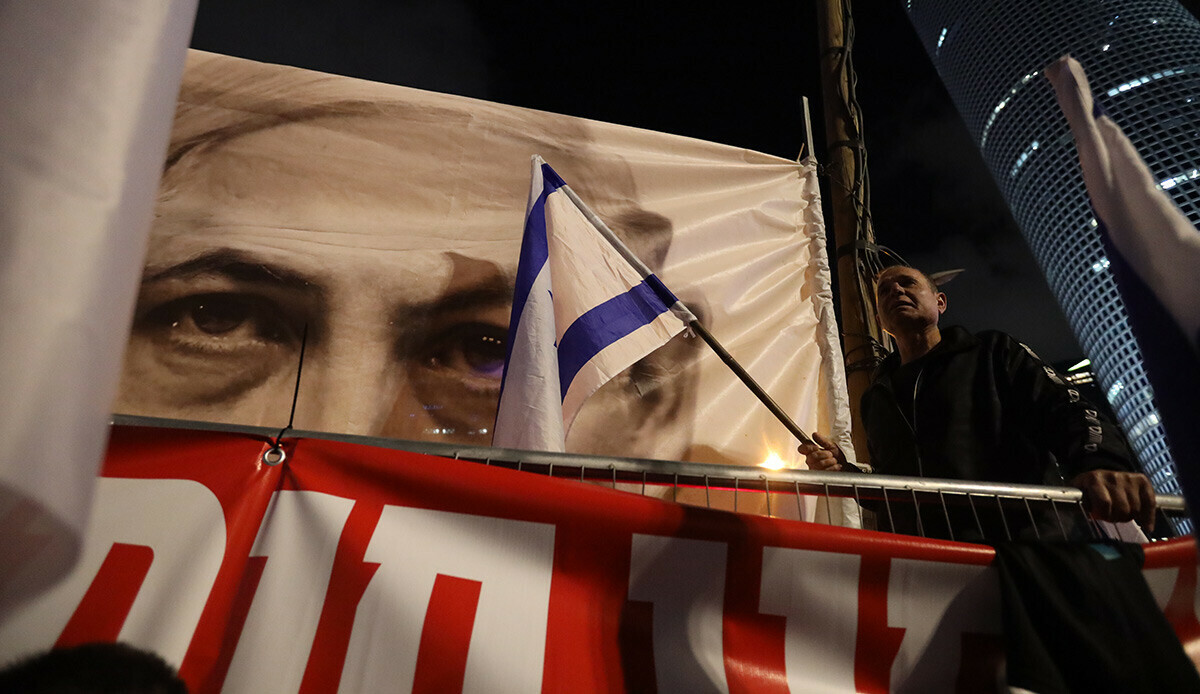 İsrail&#039;de 450 bin kişi aynı sloganı attı: &#039;Suç bakanı&#039; Netanyahu