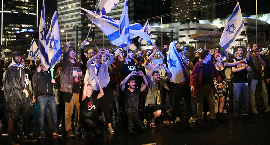 İsrail'de protestolar 13'üncü haftasında: 'Tehlike henüz geçmedi' İsrail'de protestolar 13'üncü haftasında: 'Tehlike henüz geçmedi'