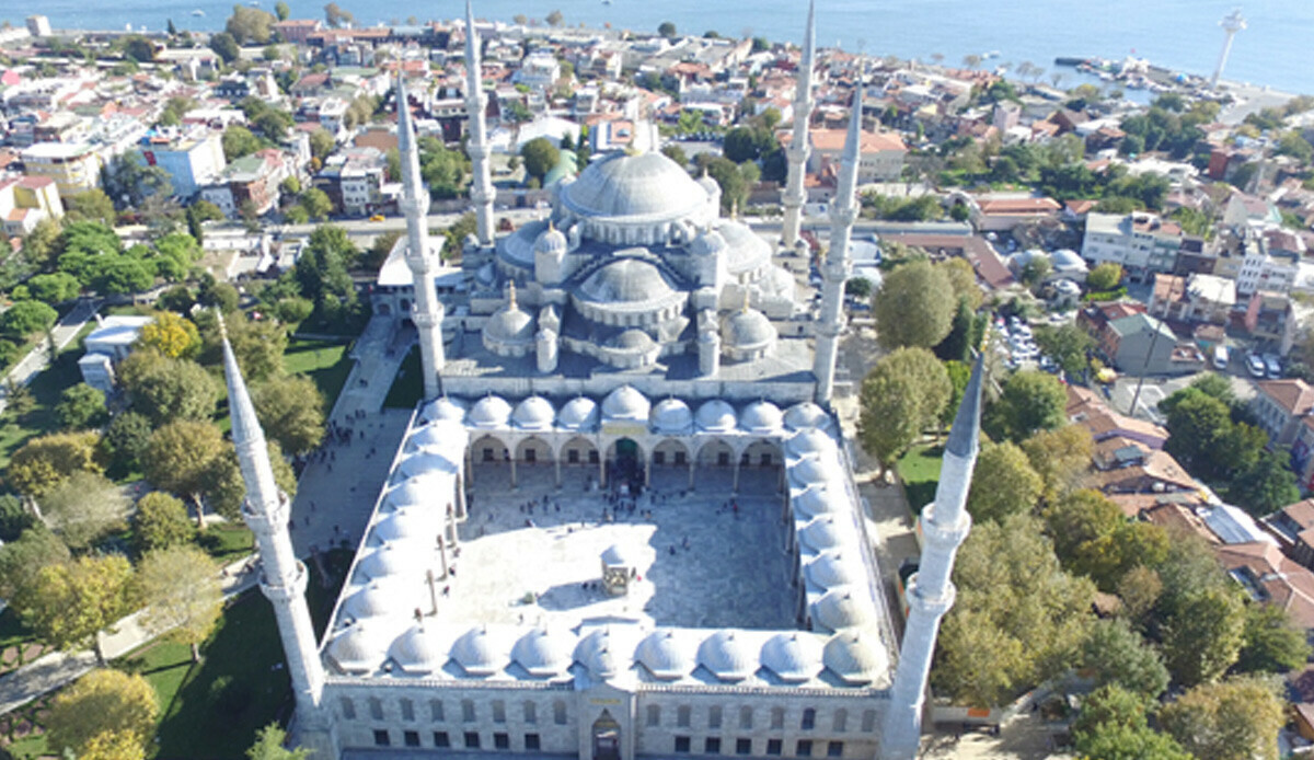 Sultanahmet Camii yeniden ibadete açılıyor: Bakan Ersoy tarih vererek duyurdu Sultanahmet Camii yeniden ibadete açılıyor: Bakan Ersoy tarih vererek duyurdu