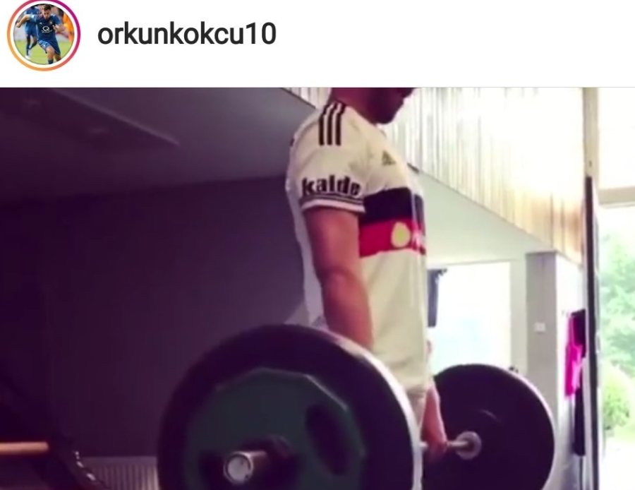 Beşiktaş'ın kapısından dönen Türk futbolcu Arsenal'e transfer oluyor! İngilizler rekor bonservisi açıkladı Beşiktaş'ın kapısından dönen Türk futbolcu Arsenal'e transfer oluyor! İngilizler rekor bonservisi açıkladı