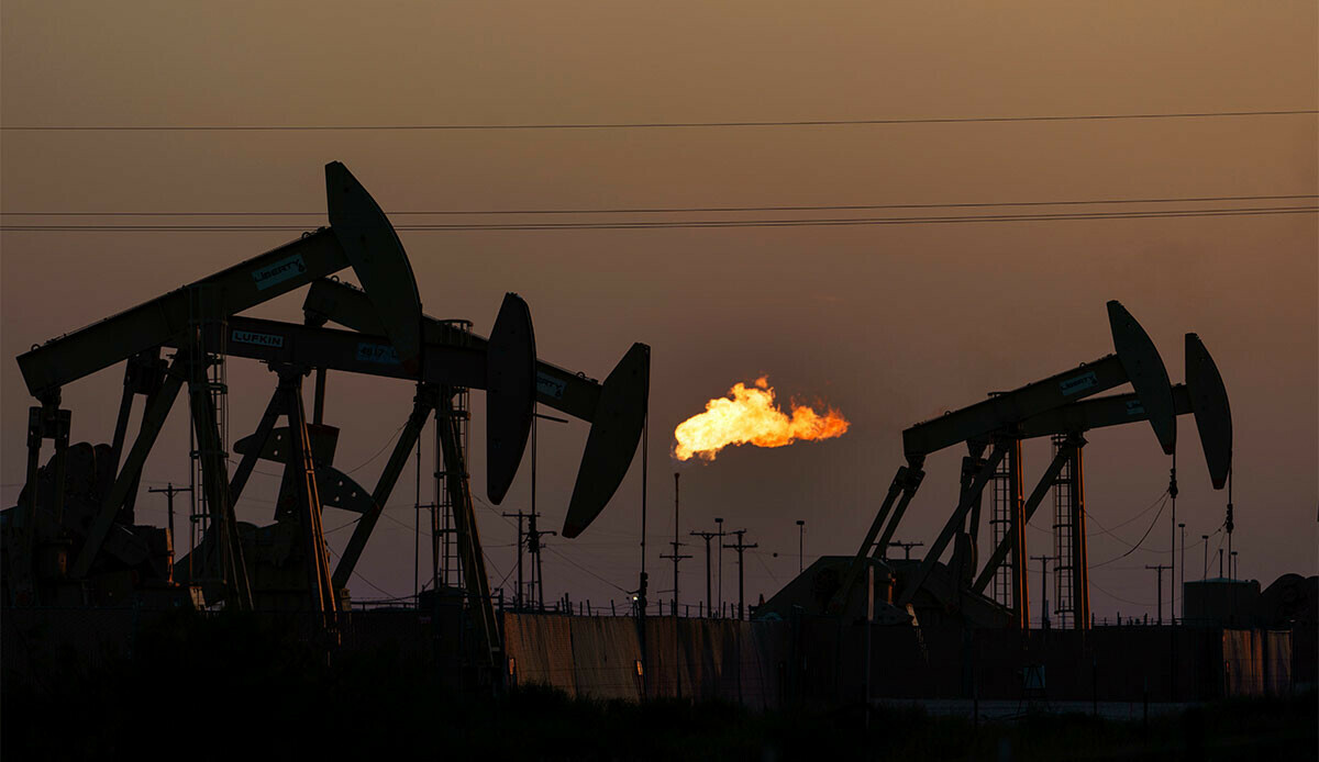 Suudi Arabistan ve Rusya petrol üretimini azaltıyor