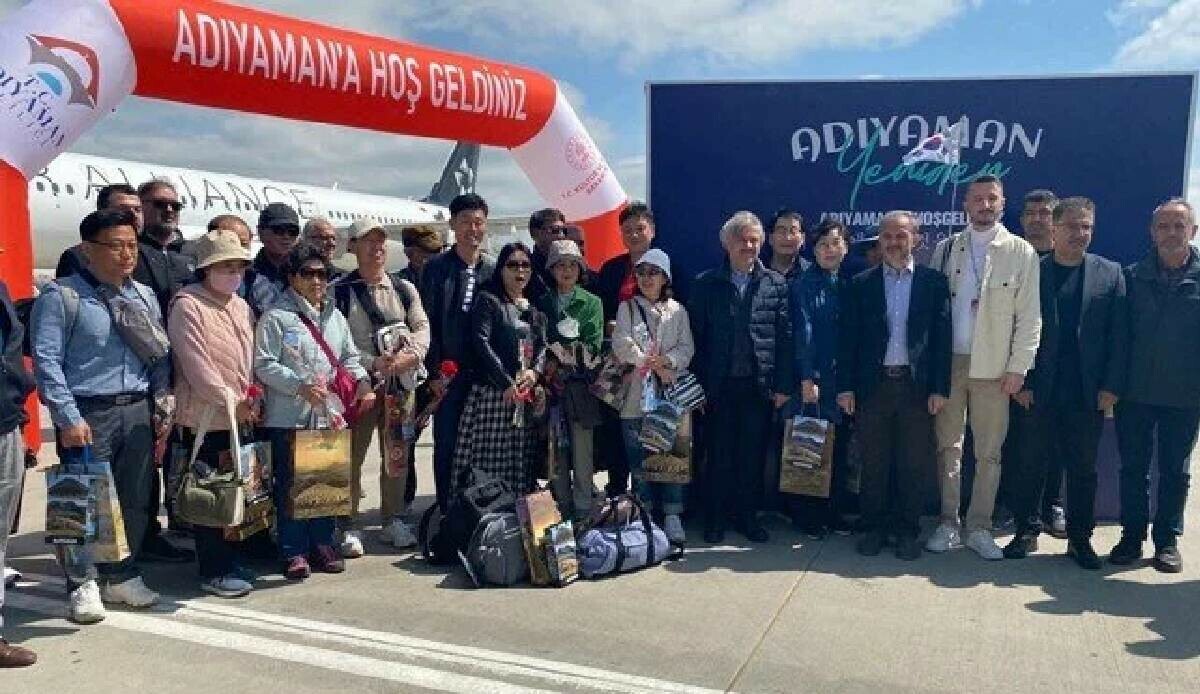Deprem bölgesine ilk turist kafilesi geldi Deprem bölgesine ilk turist kafilesi geldi
