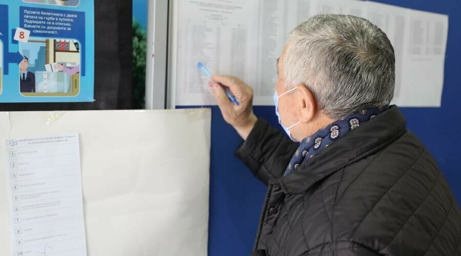 Bulgaristan’da erken seçim için Türkiye'deki çifte vatandaşlar sandık yolunu tuttu