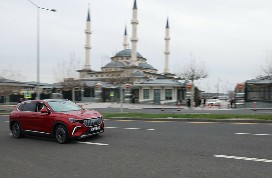 İlk Togg Cumhurbaşkanı Erdoğan'a: Yerli otomobil artık yollarda işte tarihi kareler İlk Togg Cumhurbaşkanı Erdoğan'a: Yerli otomobil artık yollarda işte tarihi kareler