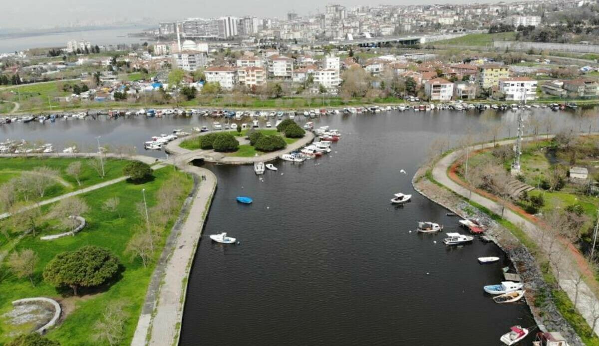 İstanbul’da tedirgin eden görüntü: Menekşe Deresi’nin rengi değişti İstanbul’da tedirgin eden görüntü: Menekşe Deresi’nin rengi değişti