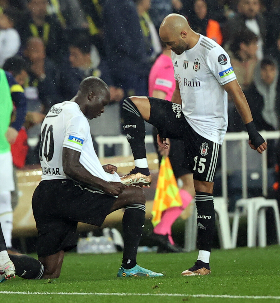 Bir Kartal klasiği! | Beşiktaş geriye düştüğü derbide Fenerbahçe'yi yıktı Bir Kartal klasiği! | Beşiktaş geriye düştüğü derbide Fenerbahçe'yi yıktı