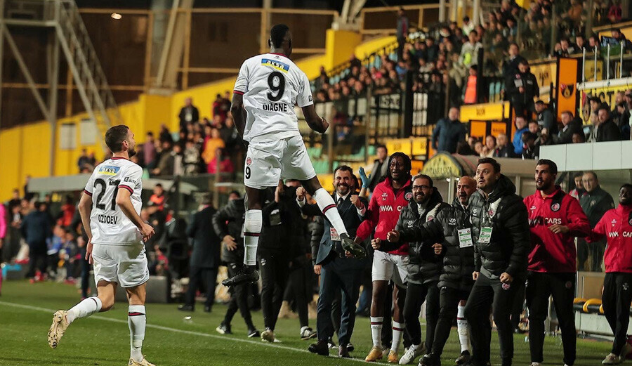 İstanbulspor - Karagümrük (0-1 ÖZET) Diagne atıyor, Andrea Pirlo'nun takımı kaybetmiyor İstanbulspor - Karagümrük (0-1 ÖZET) Diagne atıyor, Andrea Pirlo'nun takımı kaybetmiyor