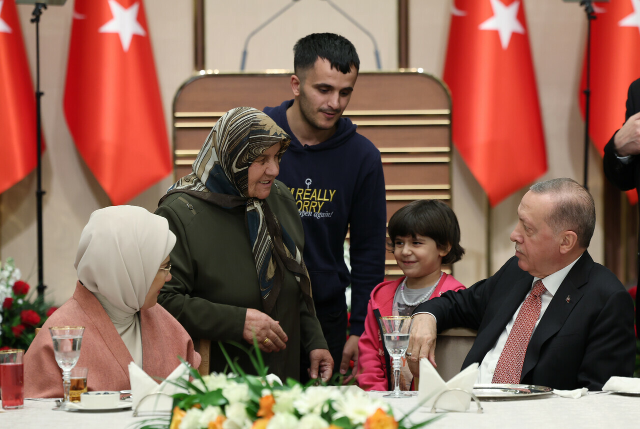 Cumhurbaşkanı Erdoğan'dan Türkiye Yüzyılı vurgusu: Hiçbir tuzak önümüzü kesemez Cumhurbaşkanı Erdoğan'dan Türkiye Yüzyılı vurgusu: Hiçbir tuzak önümüzü kesemez