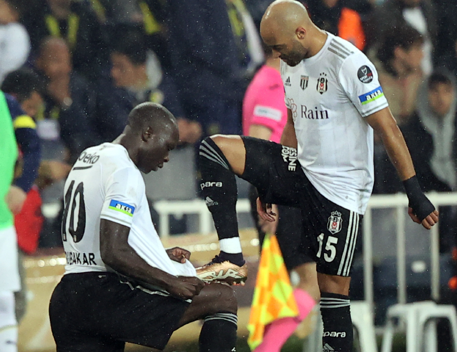 Nihat Kahveci tarihi derbiden sonra Ronaldinho'yu hatırlatıp, teşekkür etti