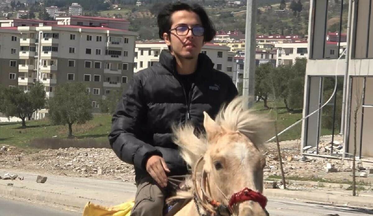Depremzede genç atıyla birlikte kanser hastası annesinin eli ayağı oluyor