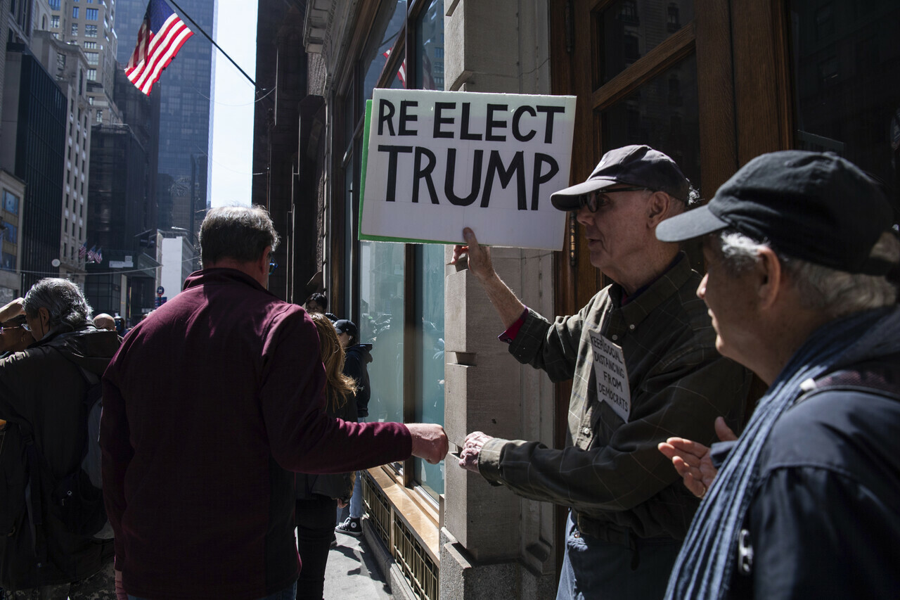 Tarihi duruşma sona erdi: Eski Başkan Trump mahkeme salonundan ayrıldı